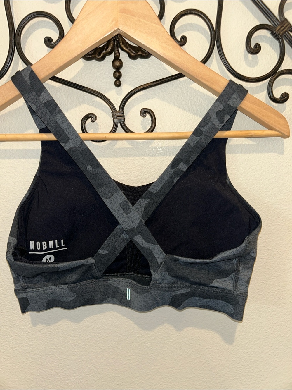 NOBULL CAMO SPORTSBRA SIZE MEDIUM - Picture 3 of 4